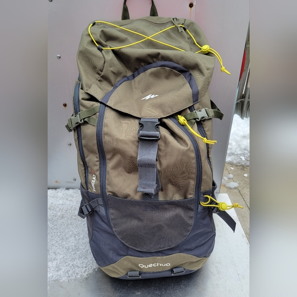 Quechua Forclaz 70L Hiking Travelling Rucksack Backpack Bag Grey Khaki VGC - Picture 1 of 11